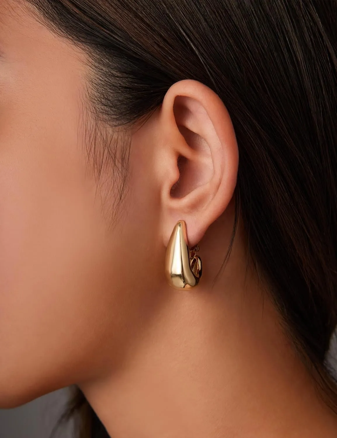 FAN&LOUIS Clip On Earrings Women,14K Gold Chunky Women's Clip-on Earrings Gold Huggie Clips Trendy 2025