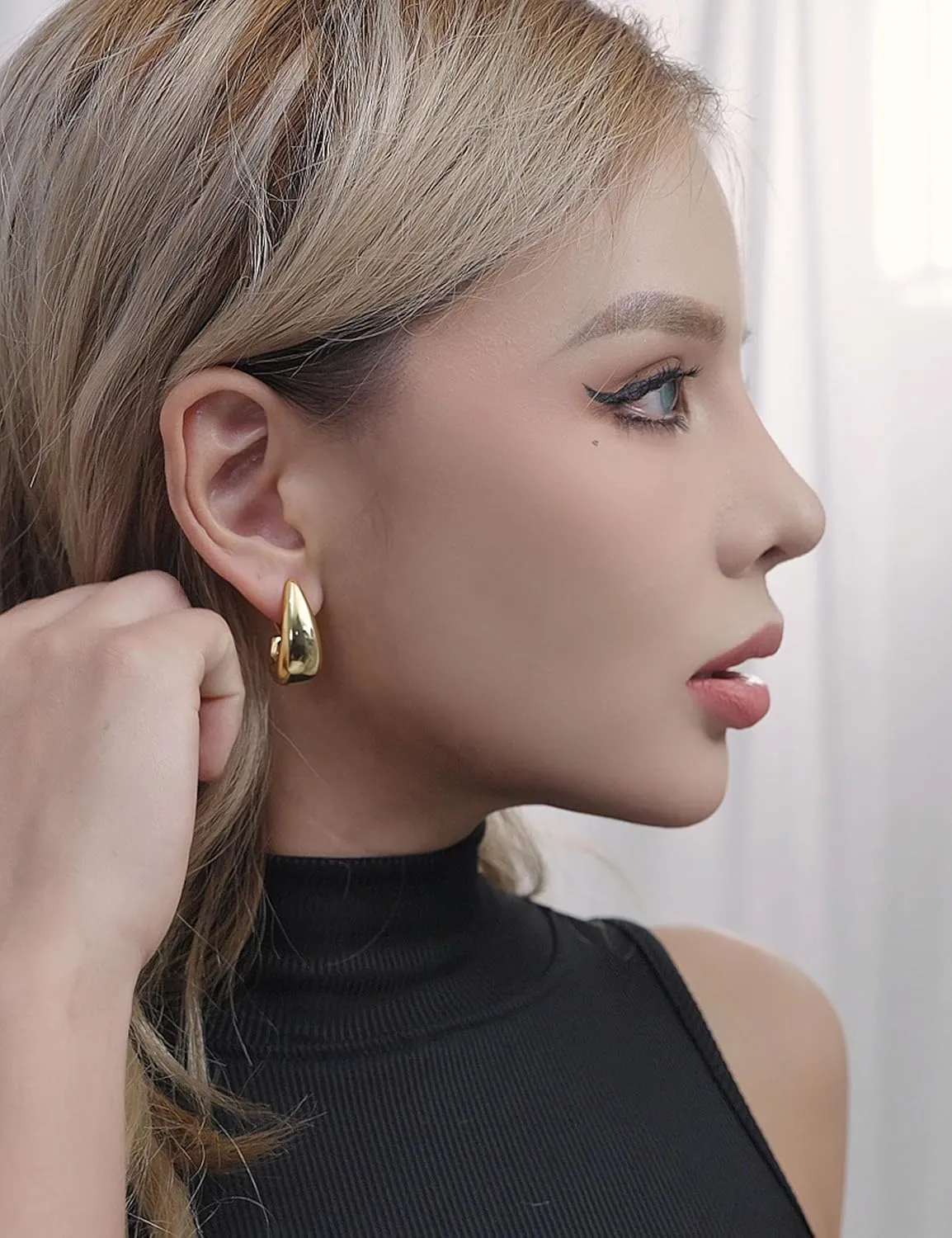 FAN&LOUIS Clip On Earrings Women,14K Gold Chunky Women's Clip-on Earrings Gold Huggie Clips Trendy 2025