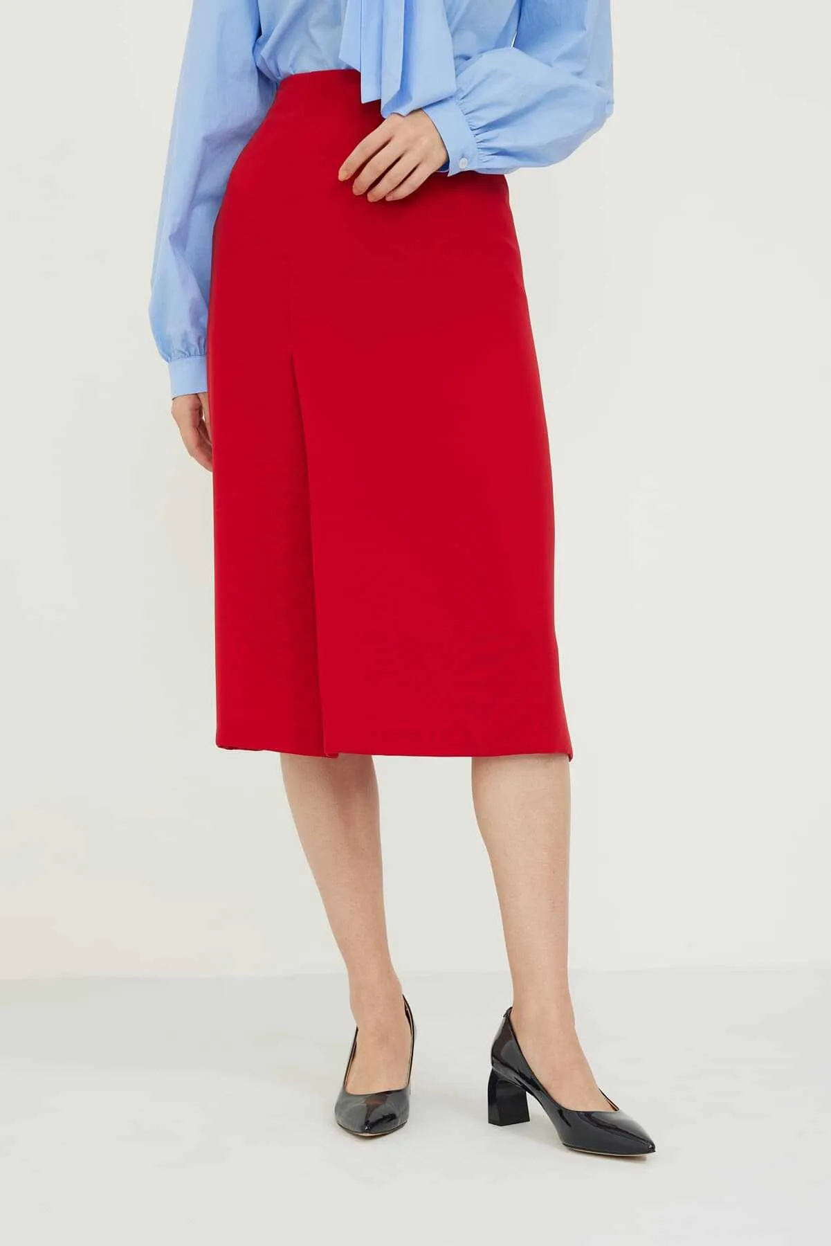 Knee-length Crep Skirt with Slits Red