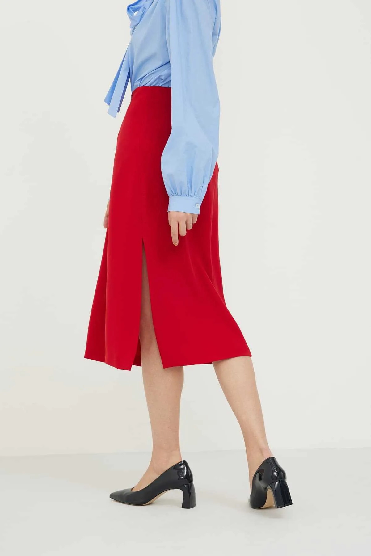 Knee-length Crep Skirt with Slits Red