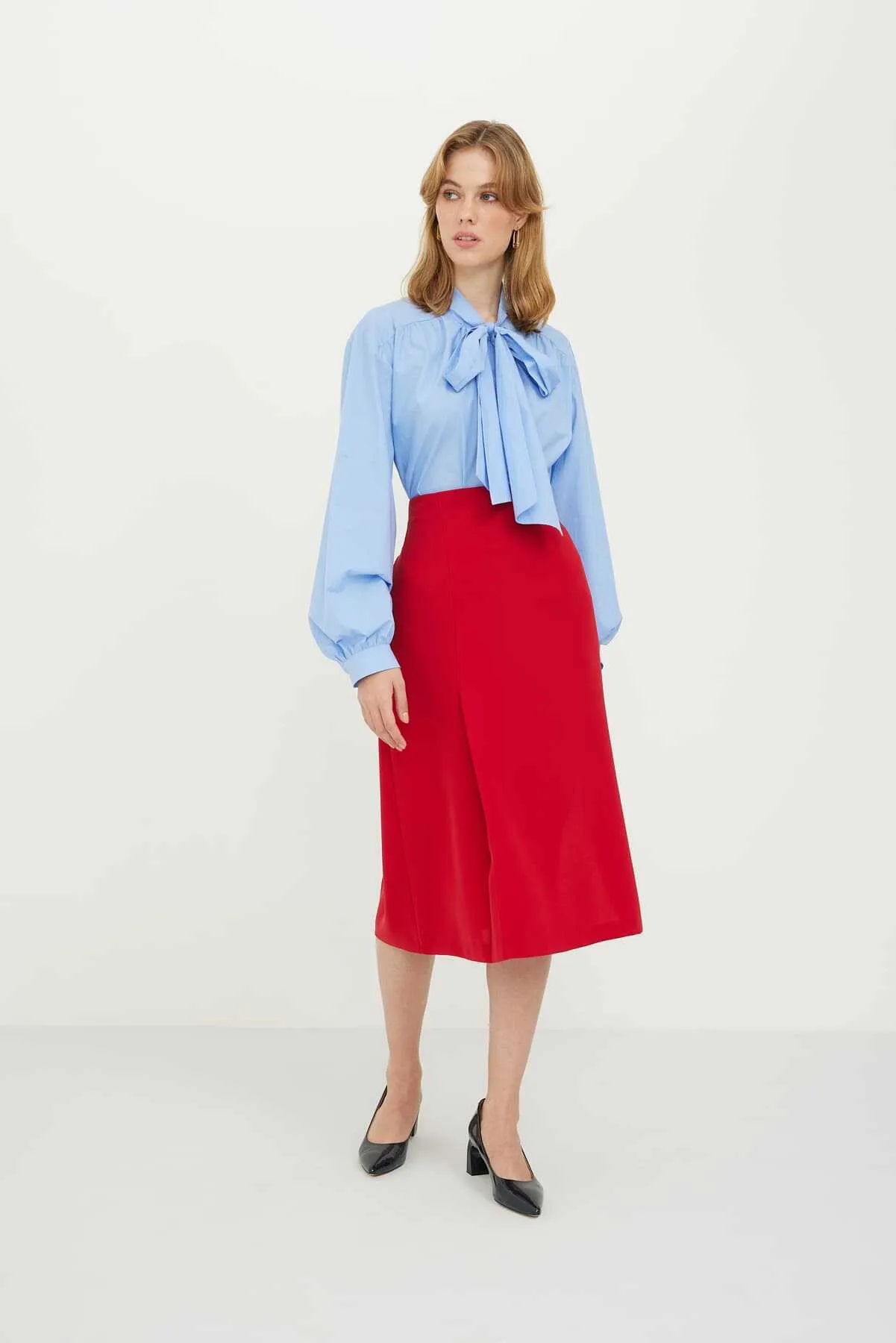 Knee-length Crep Skirt with Slits Red
