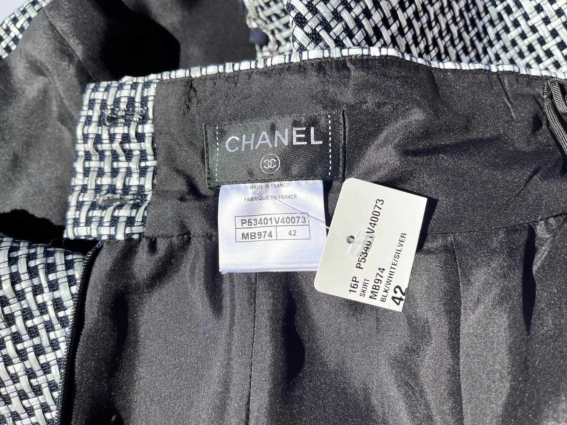 New Authentic CHANEL 16P Black White A Line Knee Length Skirt 42 6